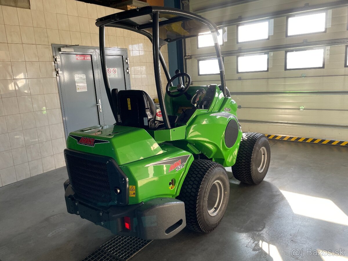 Predvádzací nový nakladač AVANT 528 - 7