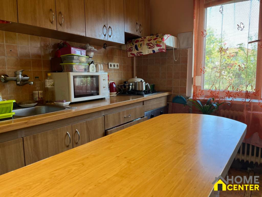 EXKLUSÍVNY PREDAJ 2 izb. rod.domu na 6,5 árovom pozemku,Zemi - 7