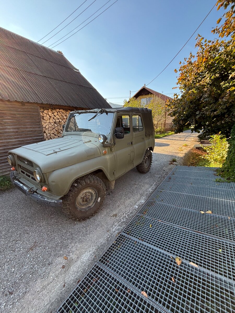 Uaz 469 2.4 - 7