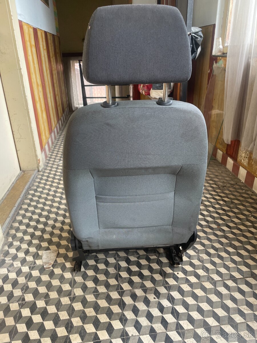 🪑 Predám predné sedadlo Škoda Fabia I (ľavá strana - vodičo - 7