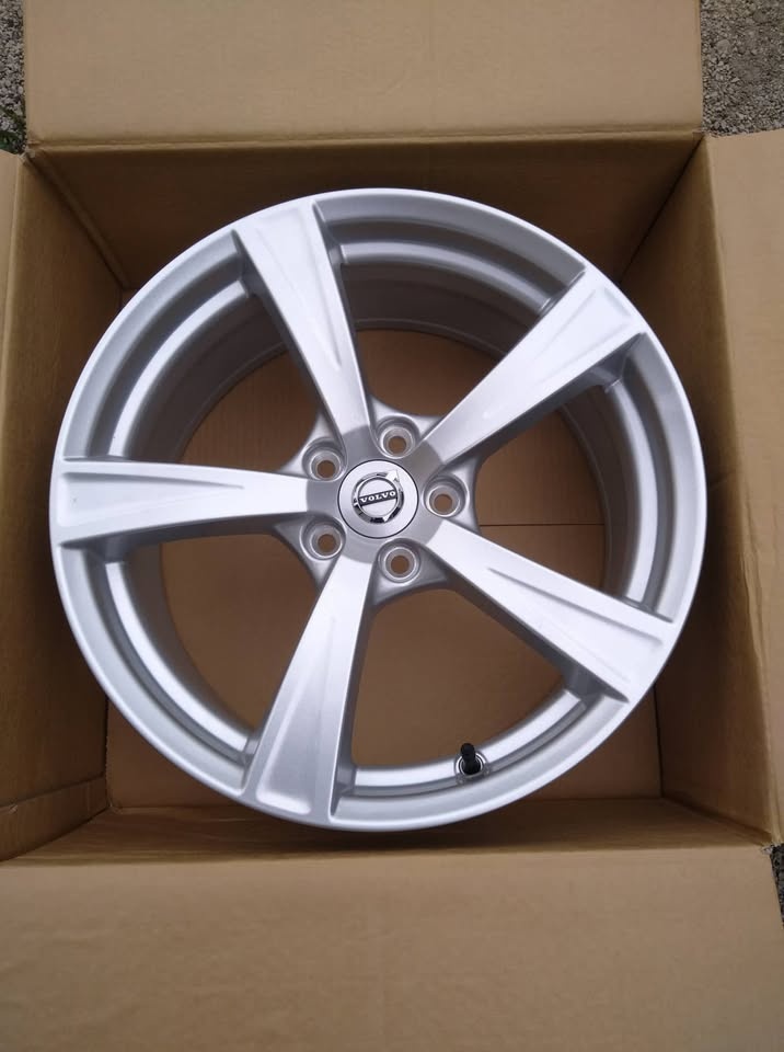 235/60 R 18 zimné + alu VOLVO. - 7