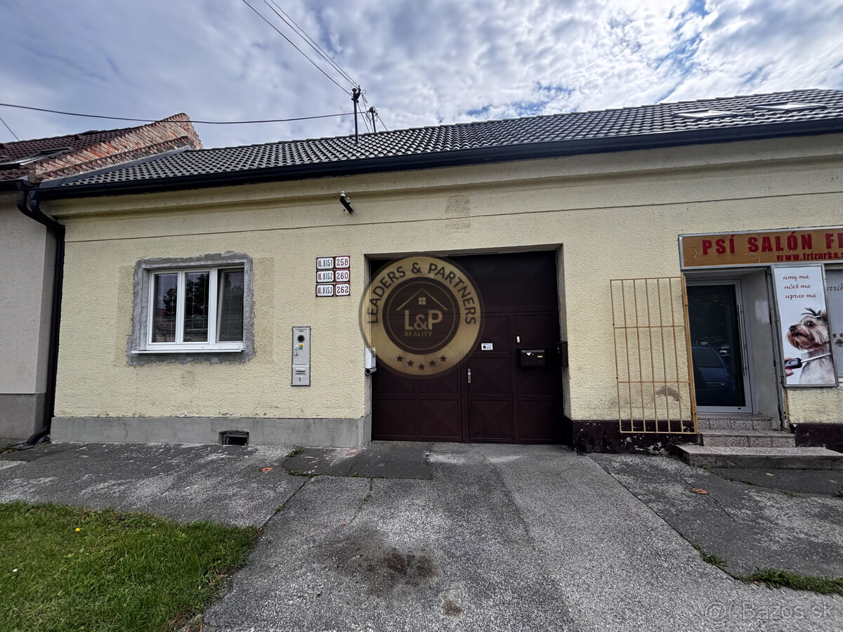 Rodinný dom s 2 bytovými jednotkami NA PREDAJ, VAJNORY - 7