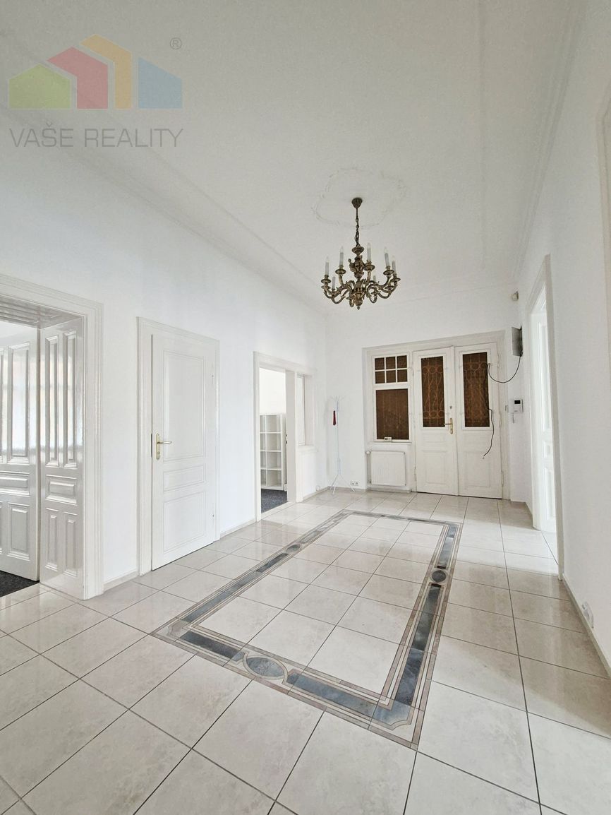 Na prenájom administratívny priestor, 137 m², Jakubovo nám., - 7