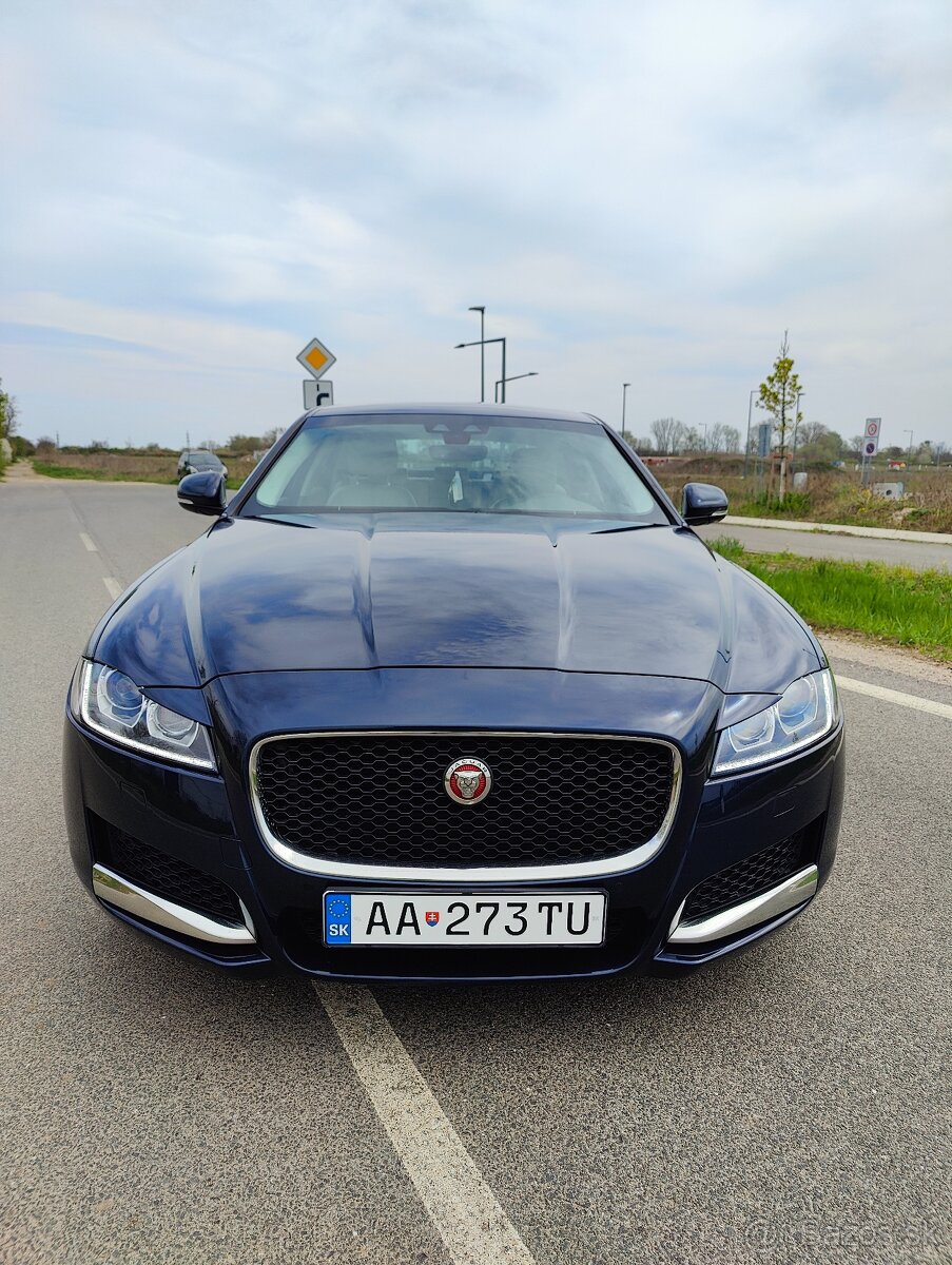 Jaguar XF 2.0 benzín 250 HP – spojenie vykonu a komfortu - 7