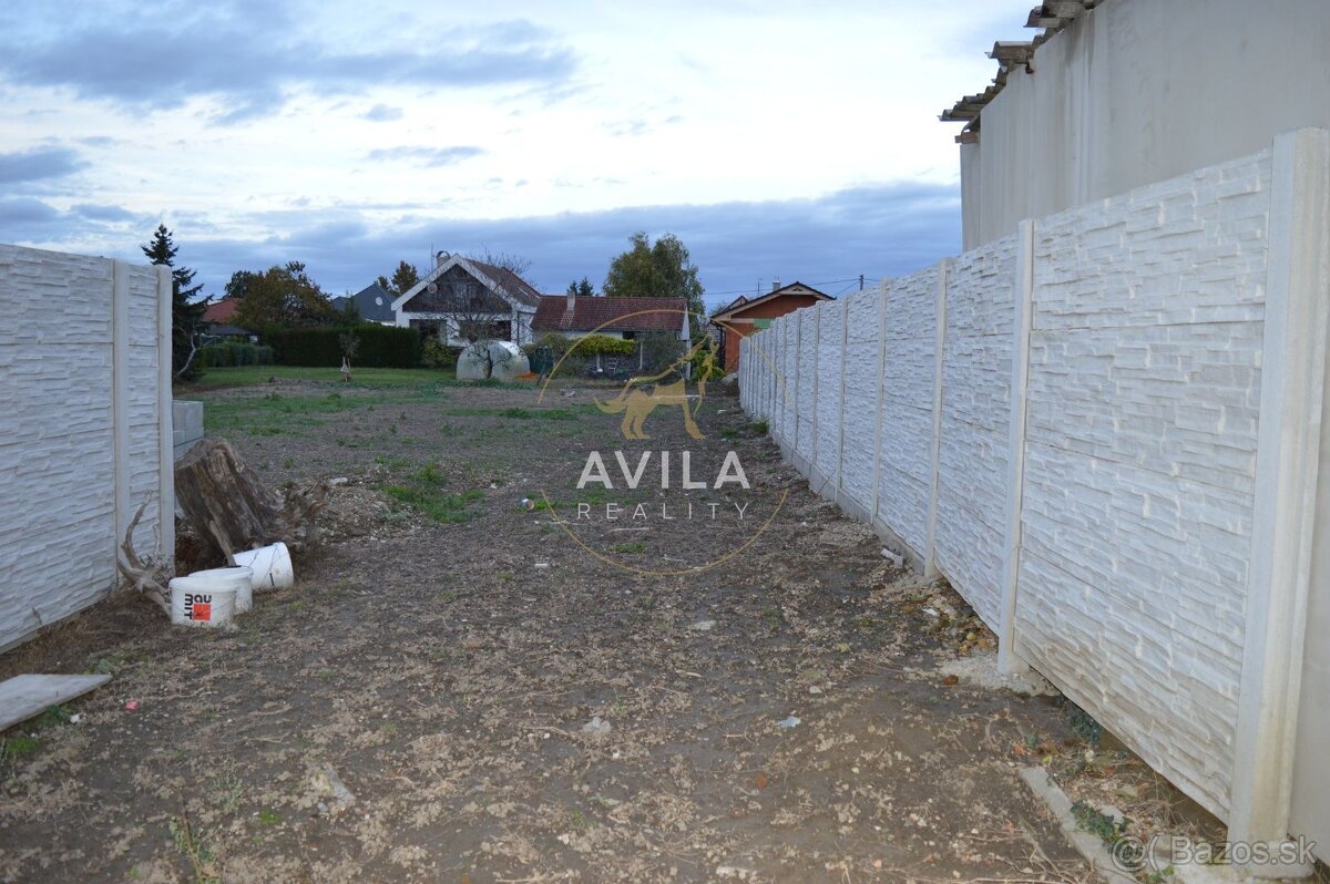 REZERVOVANÝ: zaujímavý stavebný pozemok 898m2 - Mostová - 7