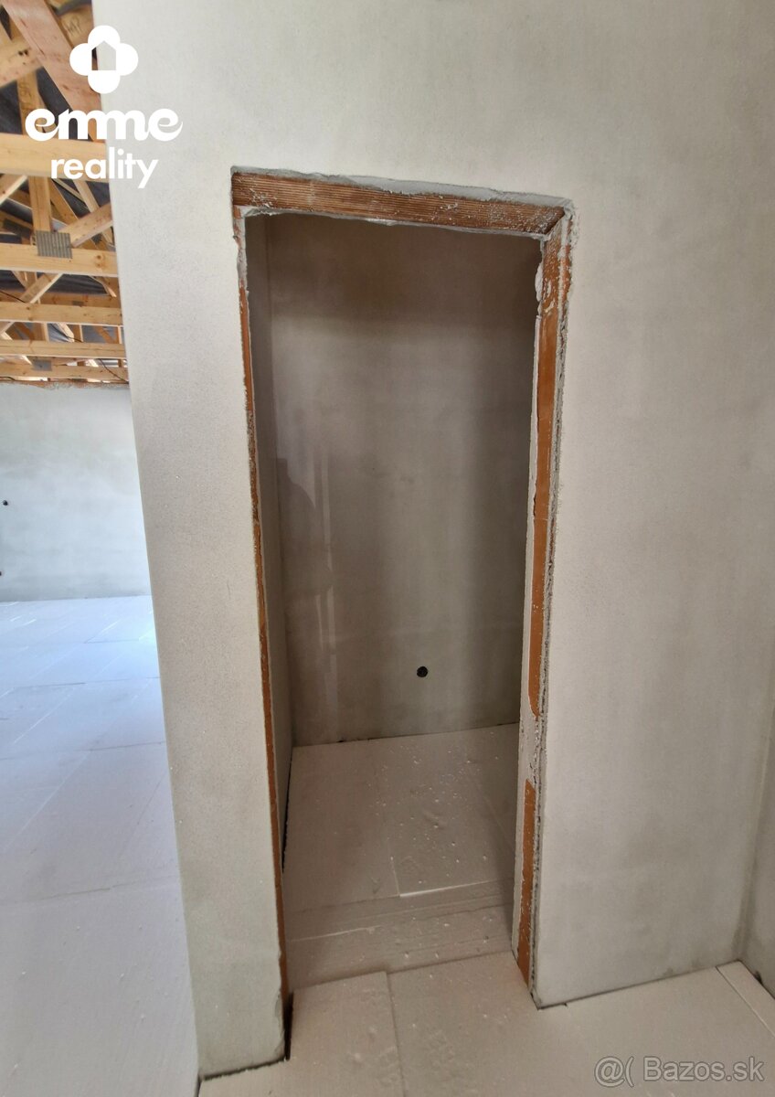 Rodinný dom s 2 bytovými jednotkami v DS, Florida V.P. - 7