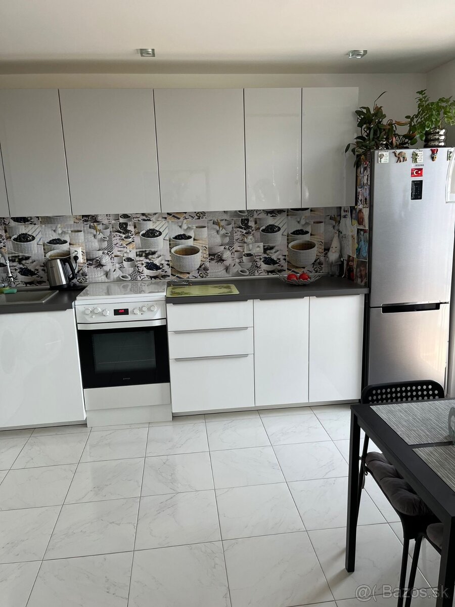 2-izbový byt 59m2 na ul. Žitavská v Senci s balkónom - 7