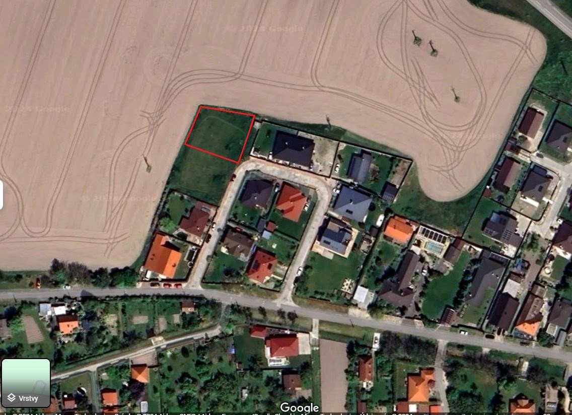 Predám pozemok v Dobrohošti okr. D. Streda pre RD - 715 m2 - 7