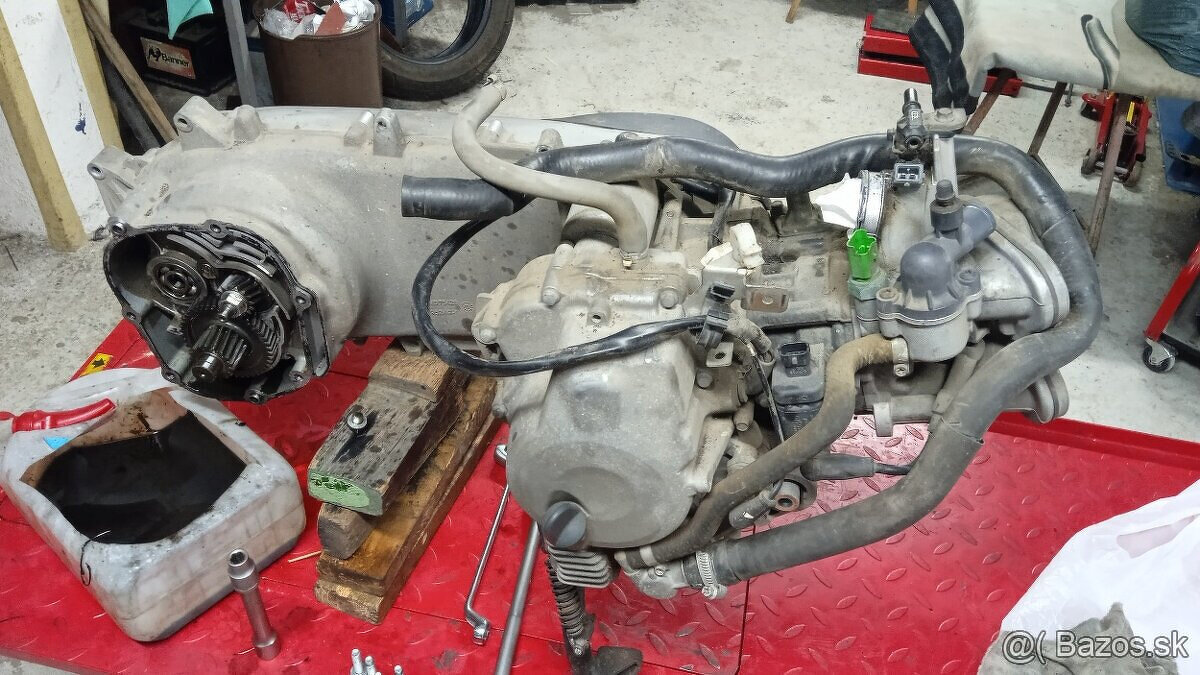 Piaggio X10, 350 - 7