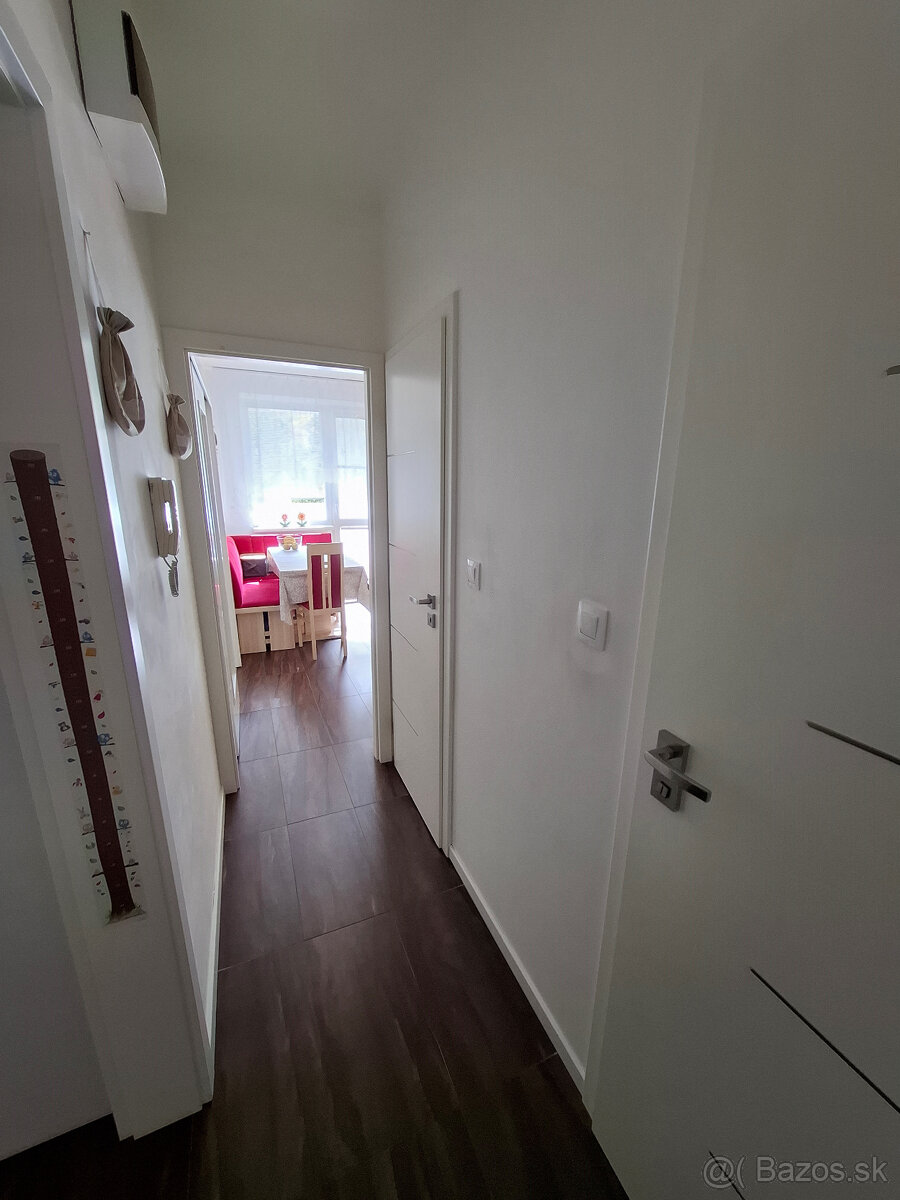 Predaj priestranný 3 izbový byt - 7