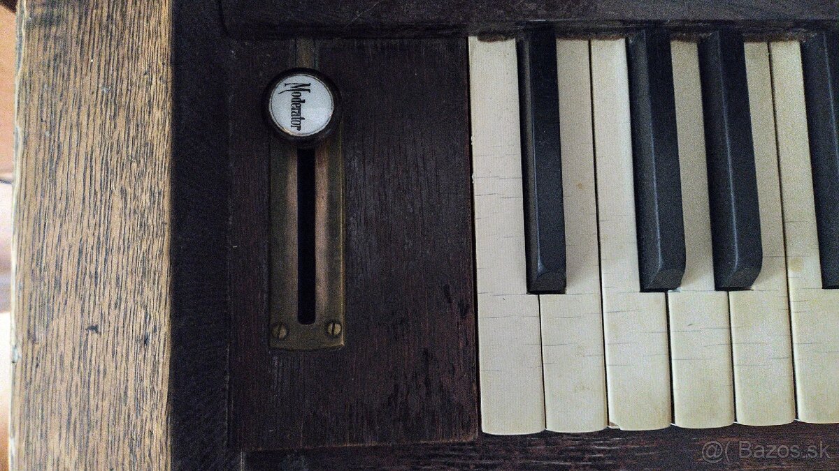 Klavír PETROF s klavírnou stoličkou ZADARMO - 7