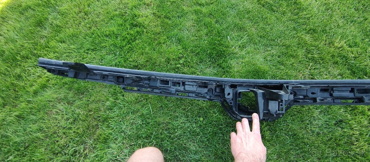 Toyota Corolla XII E21 2018 pre SEDAN - predna maska logo - 7