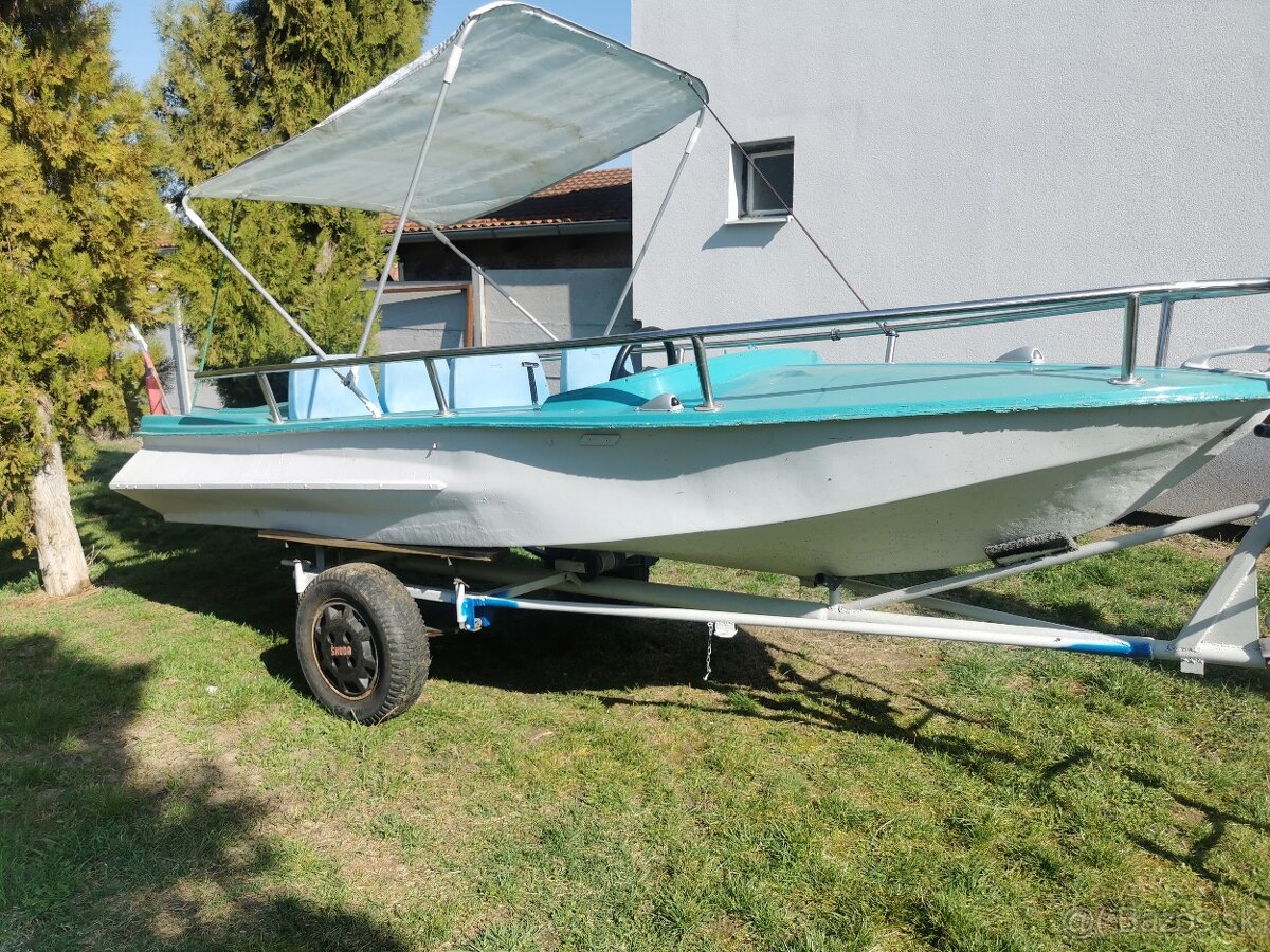 Laminátový motorový čln - 7