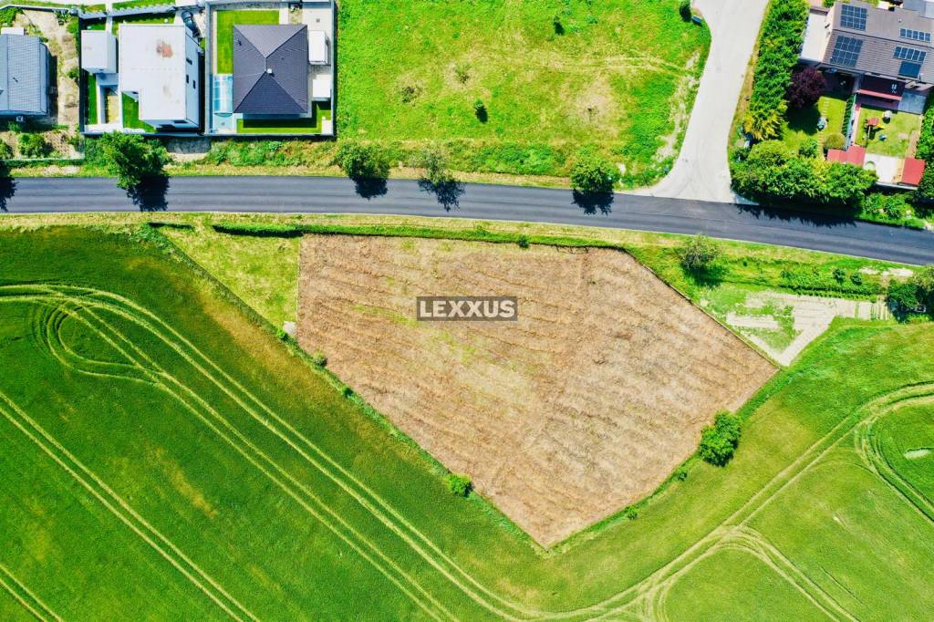 | skvelá investičná príležitosť - pozemky pre rodinné domy, - 7