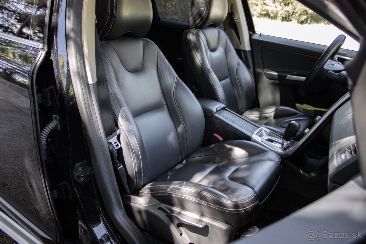 Volvo XC60 R-Design AWD - 7