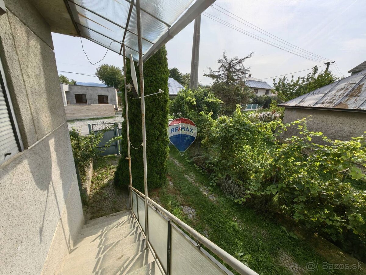 Rodinný dom 4 izb, 2 kuchyne, 2 kúpelne, 260m2, pozemok 936 - 7