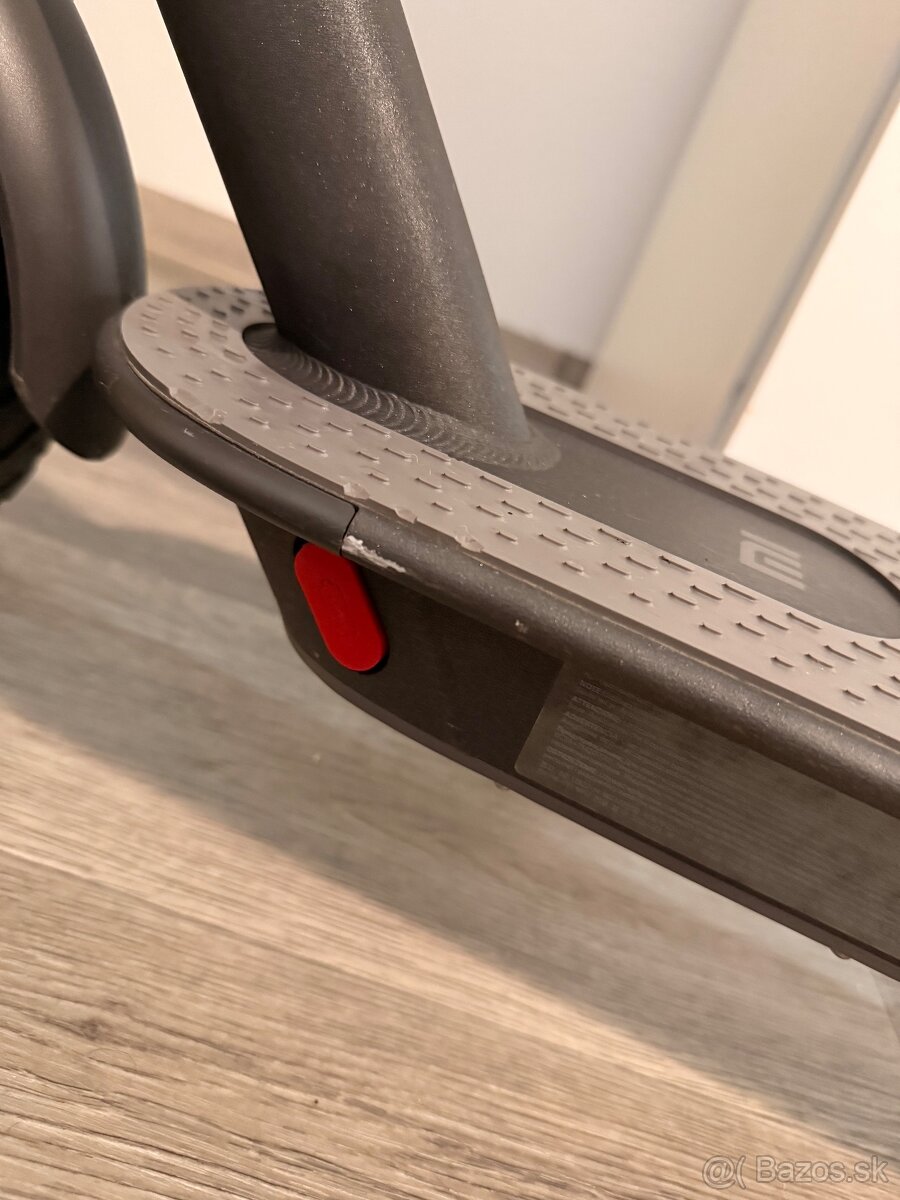 Elektrická kolobežka Xiaomi Mi Essential - 7