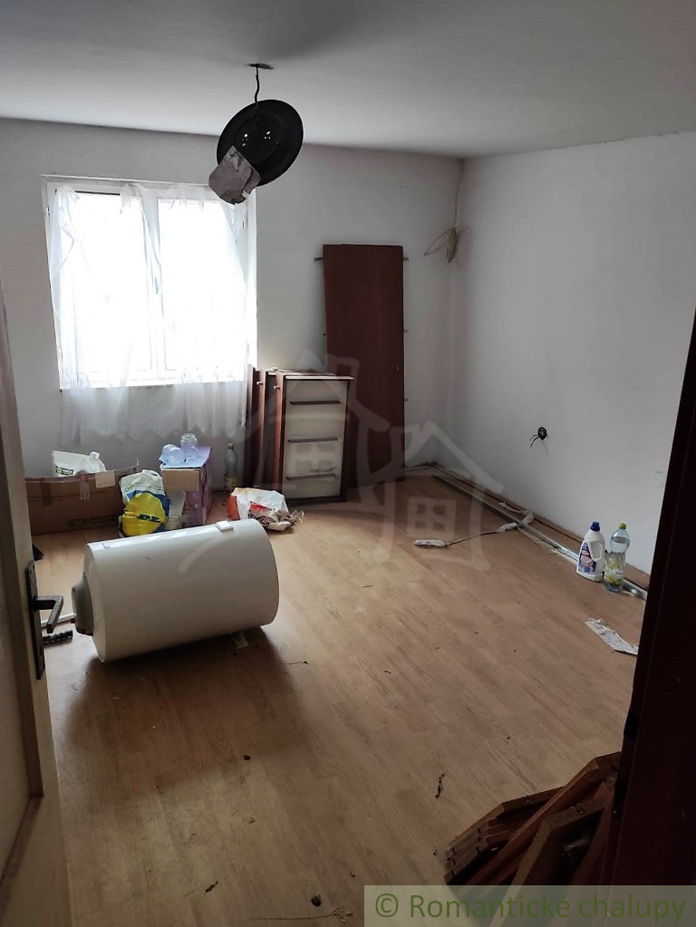 Pozemok 380 m2 so starším domom 55m2 so začatou rekonštruk - 7