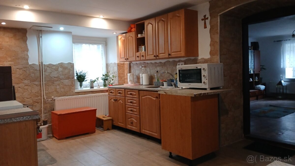 PRAKOVCE - veľký dvojgeneračný dom po rekonštrukcii - 7