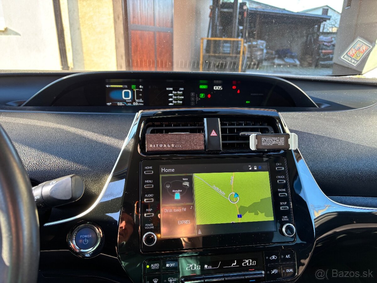 Toyota Prius PHV - 7