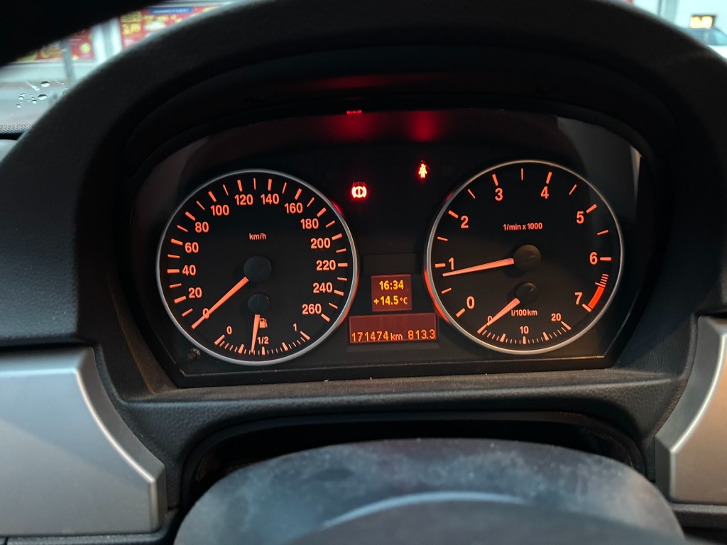 BMW 318i E90 95kW benzín na predaj - 7