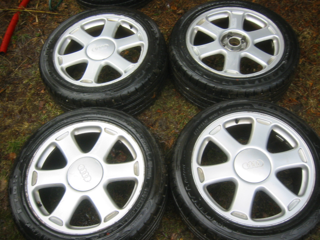 AUDI S8 D2 4.2 250kw - manuál + tiptronic - díly z vozidla - 7