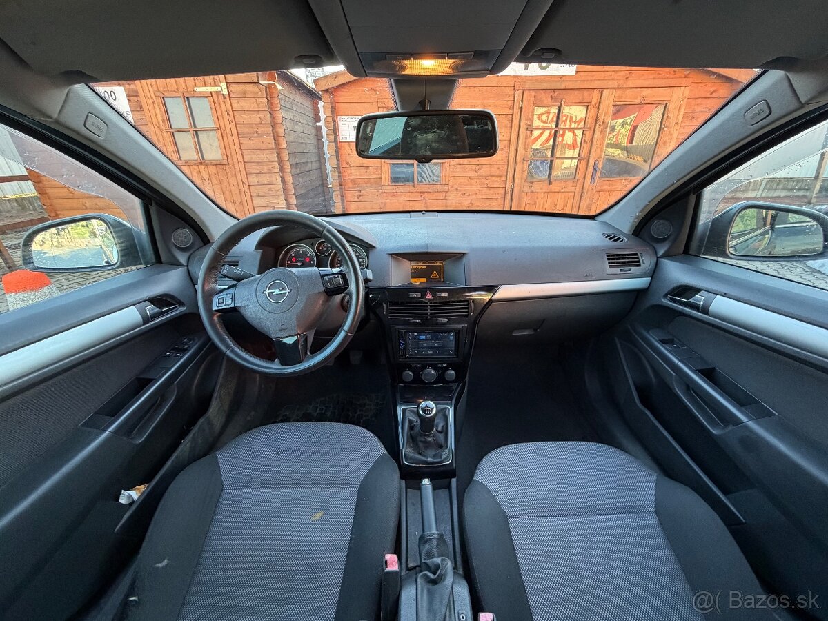 Opel Astra kombi 1.7cdti model 2011 - 7