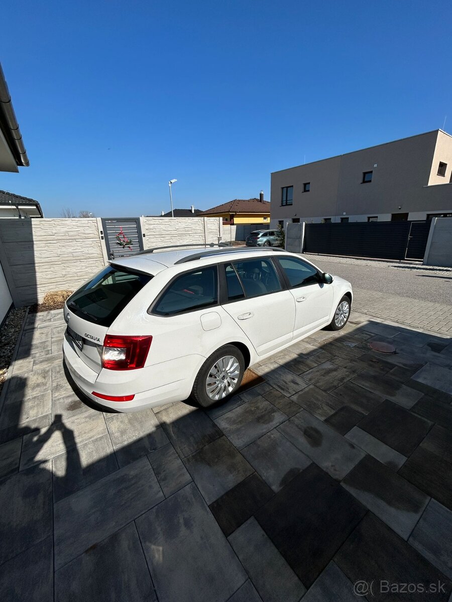 Škoda Octavia Combi-biela - 7