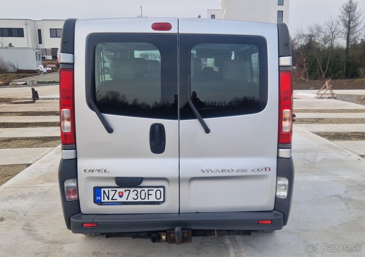 Opel Vivaro 2.5 CDTi 9 miest - 7