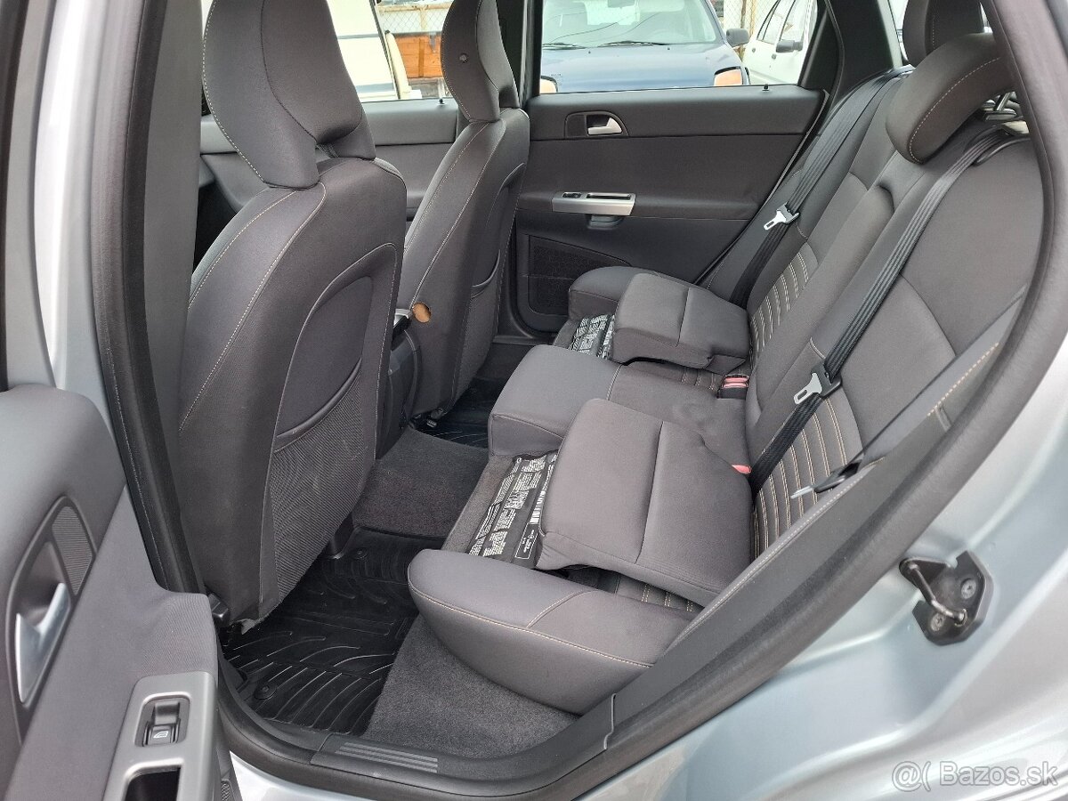 Volvo V50 1.8i kombi, integrované dětské sedačky - 7