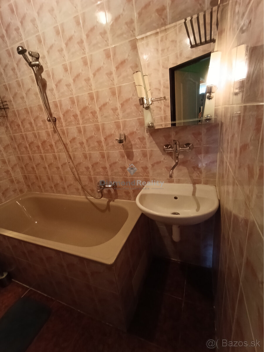 Na predaj rodinný dom pre veľkú rodinu v malebnej obci Výčap - 7