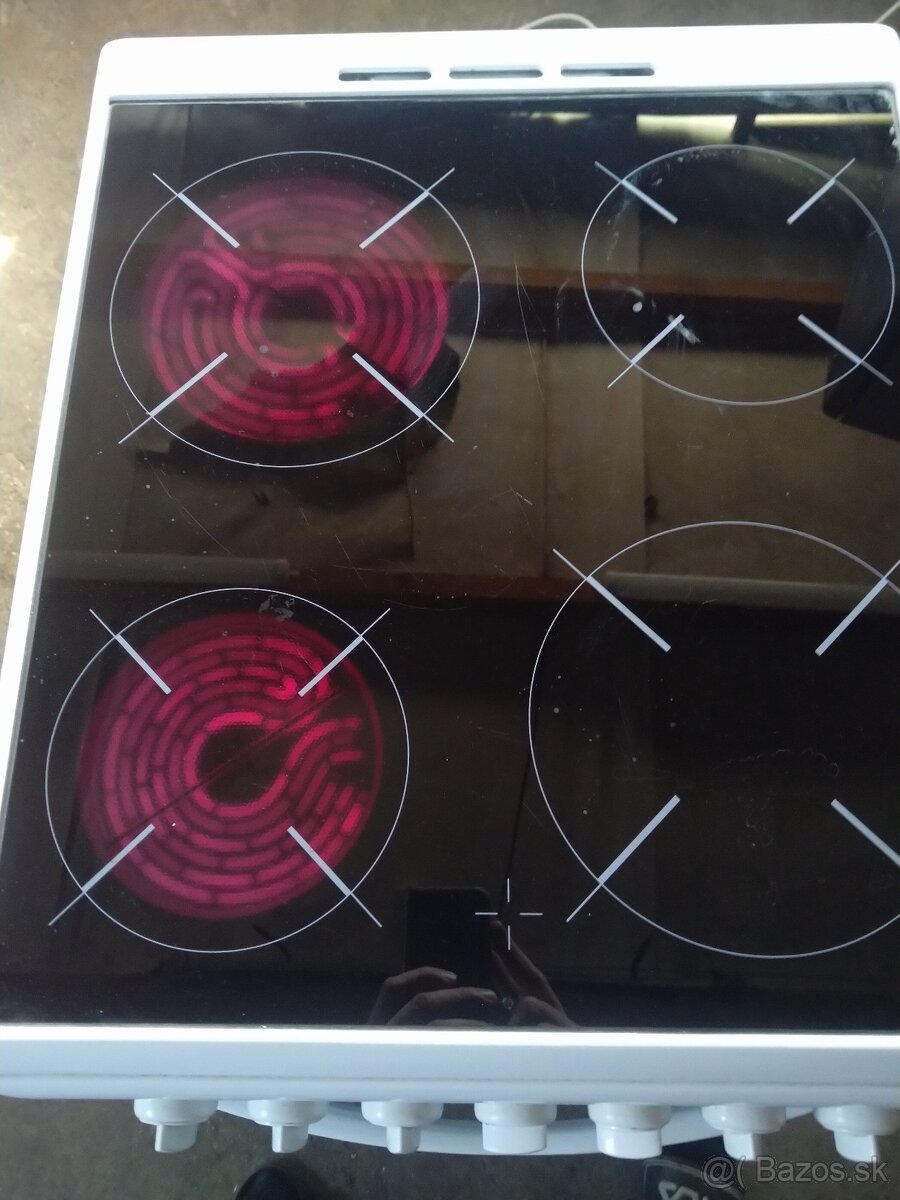 Sklokeramicky sporák indesit - 7