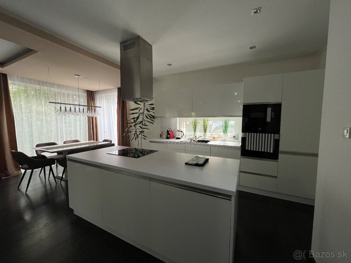 Prenajmem 4-izbový rodinný dom so vstupom do jazera – Green - 7