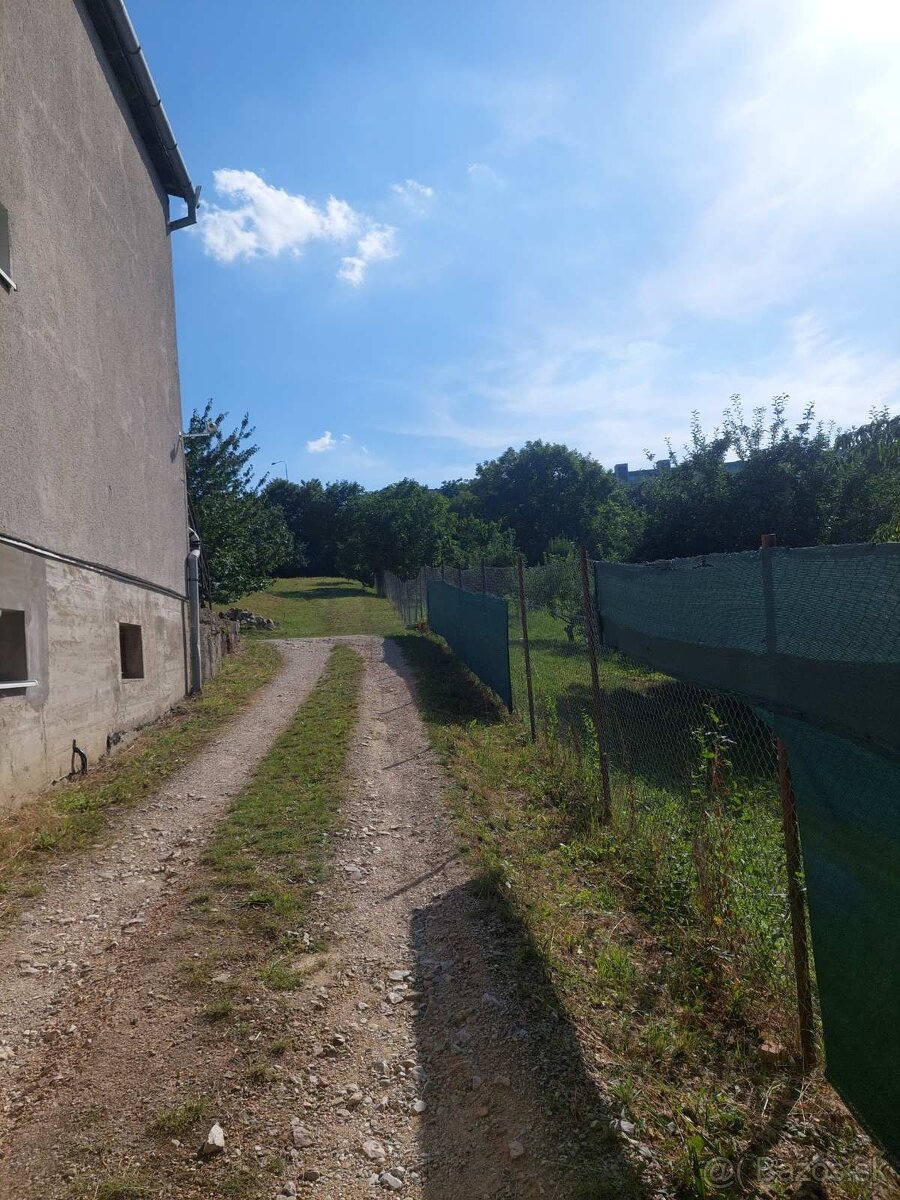 Investícia - Predám veľký RD ktorý ma zapísané 3byty na LV - 7