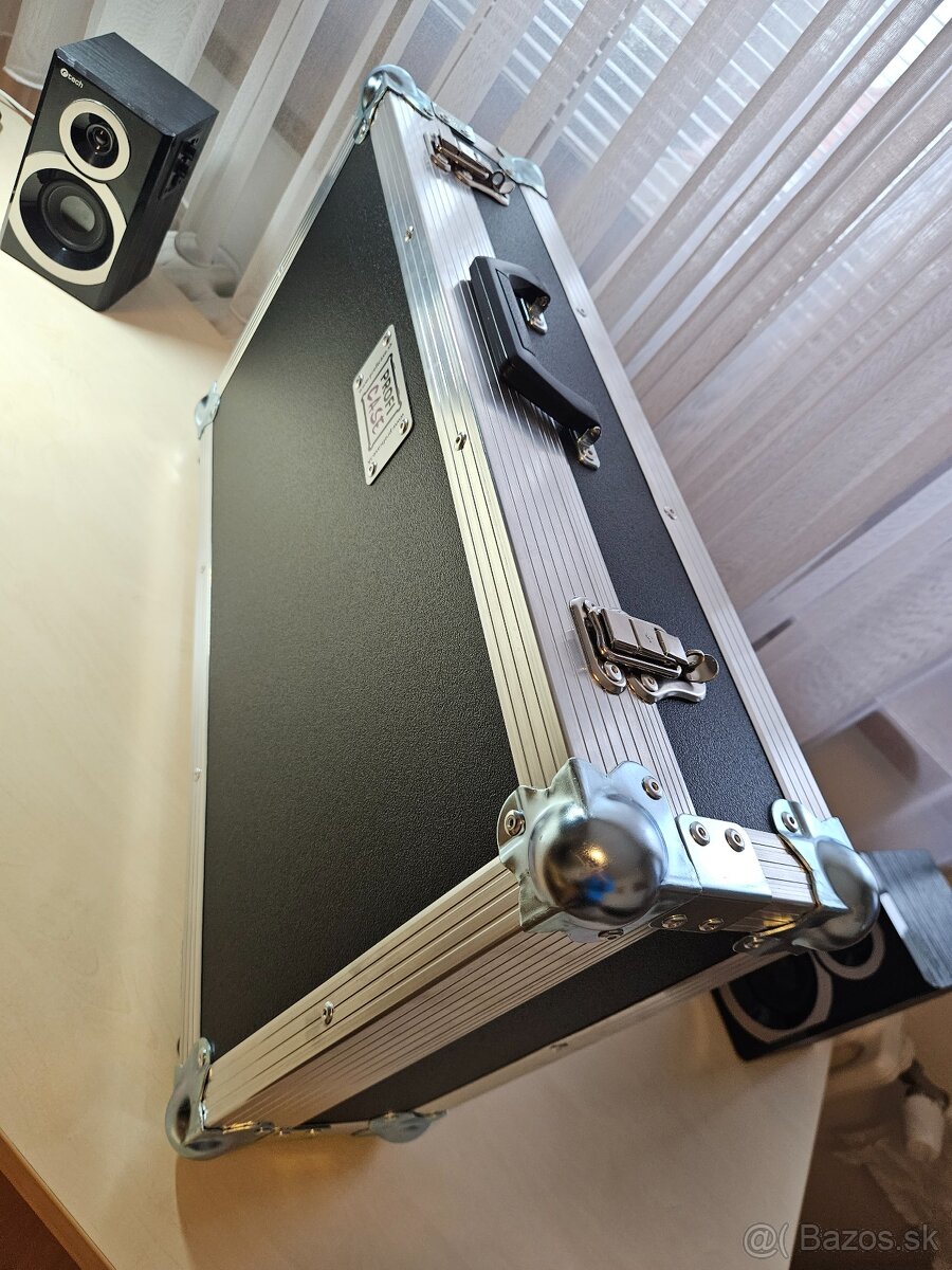 Pedalboard + power supply + kufor - 7