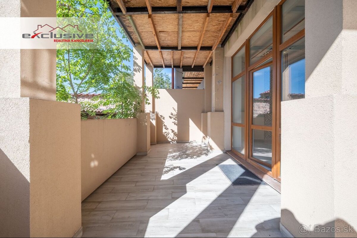 RODINNÝ DOM s POLYFUNKCIOU–2x BYT+KOMERČ.PRIESTOR,UL.JARKOVÁ - 7