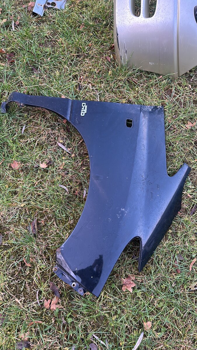 Predám nárazník Blatník Sahara Chladič Volant dvere PREVIA - 7