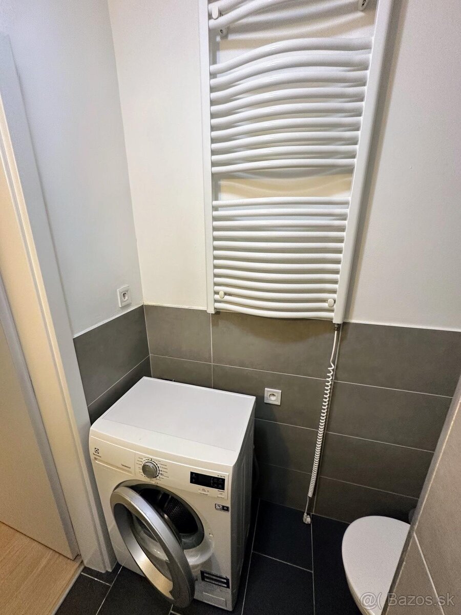 1,5 izbový byt s loggiou 33m² – Nová Radvaň, BB - 7