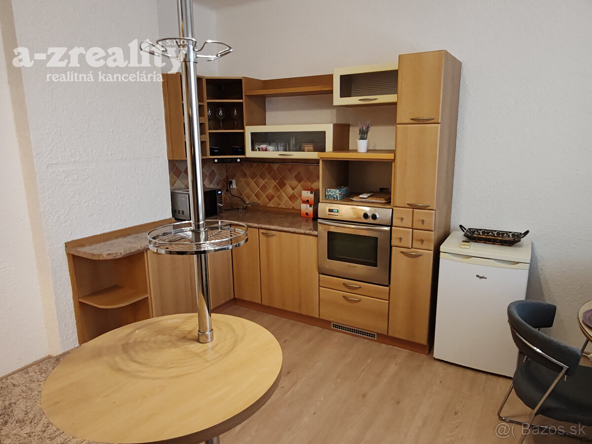 Zariadený veľký 2 izbový byt na prenájom v Komárne - 7