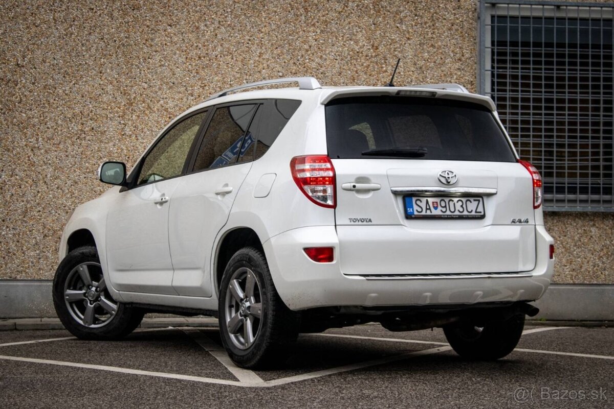 Toyota RAV4 2.2 D-4D 110kw MT/6 2013 - 7