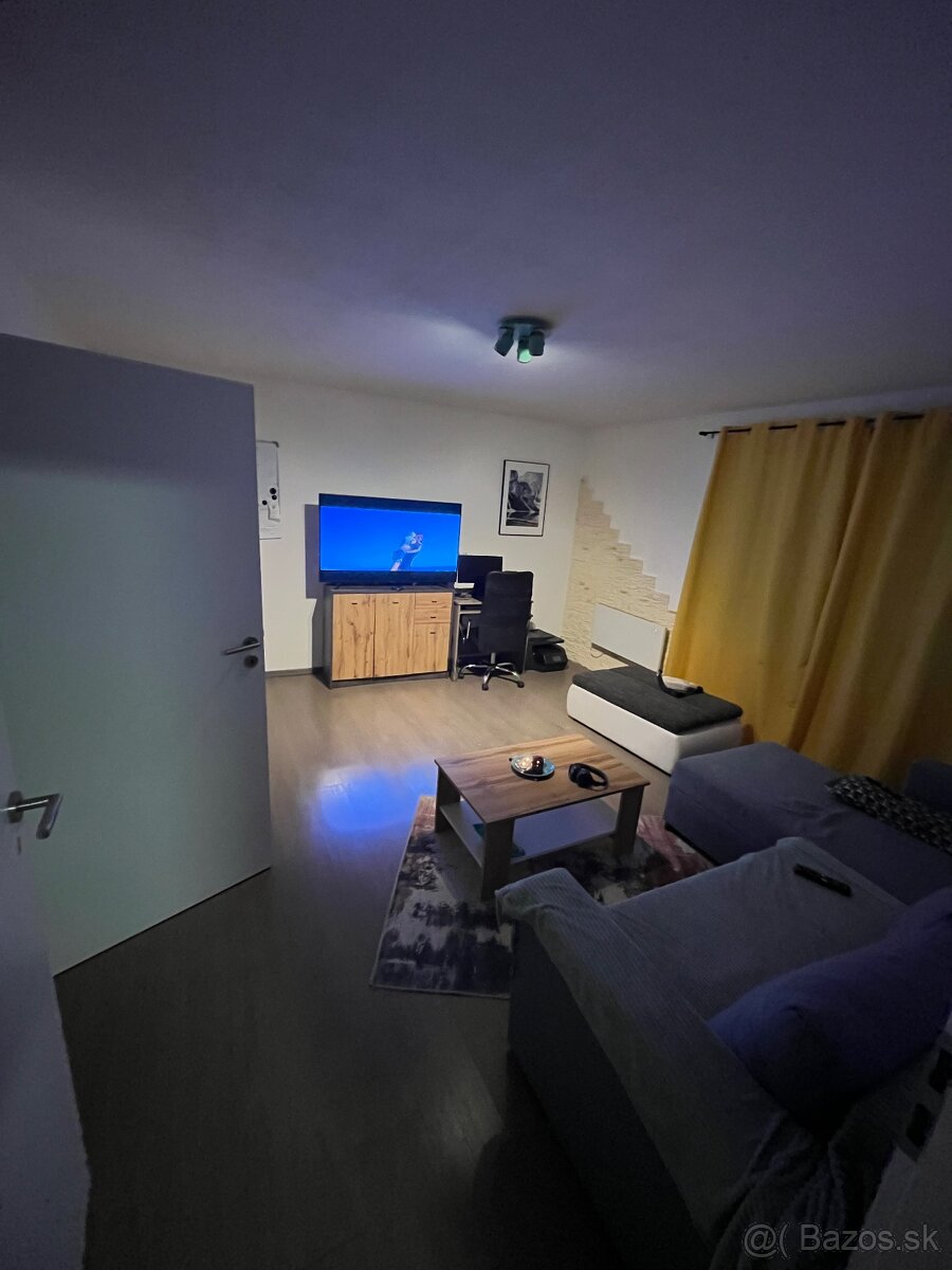 Predám 4-izbový rodinný dom v obci Veľké Zálužie - 7