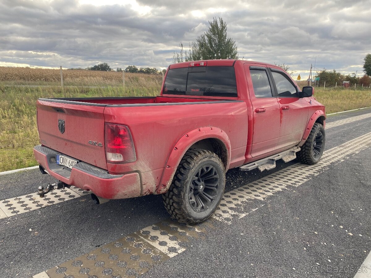 Dodge Ram 5.7 z LPG 4x4 CERVENY TOP - 7