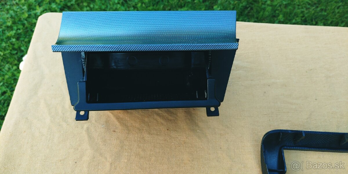 Škoda Octavia 1 RS rámik okolo rádia a popolník - 7