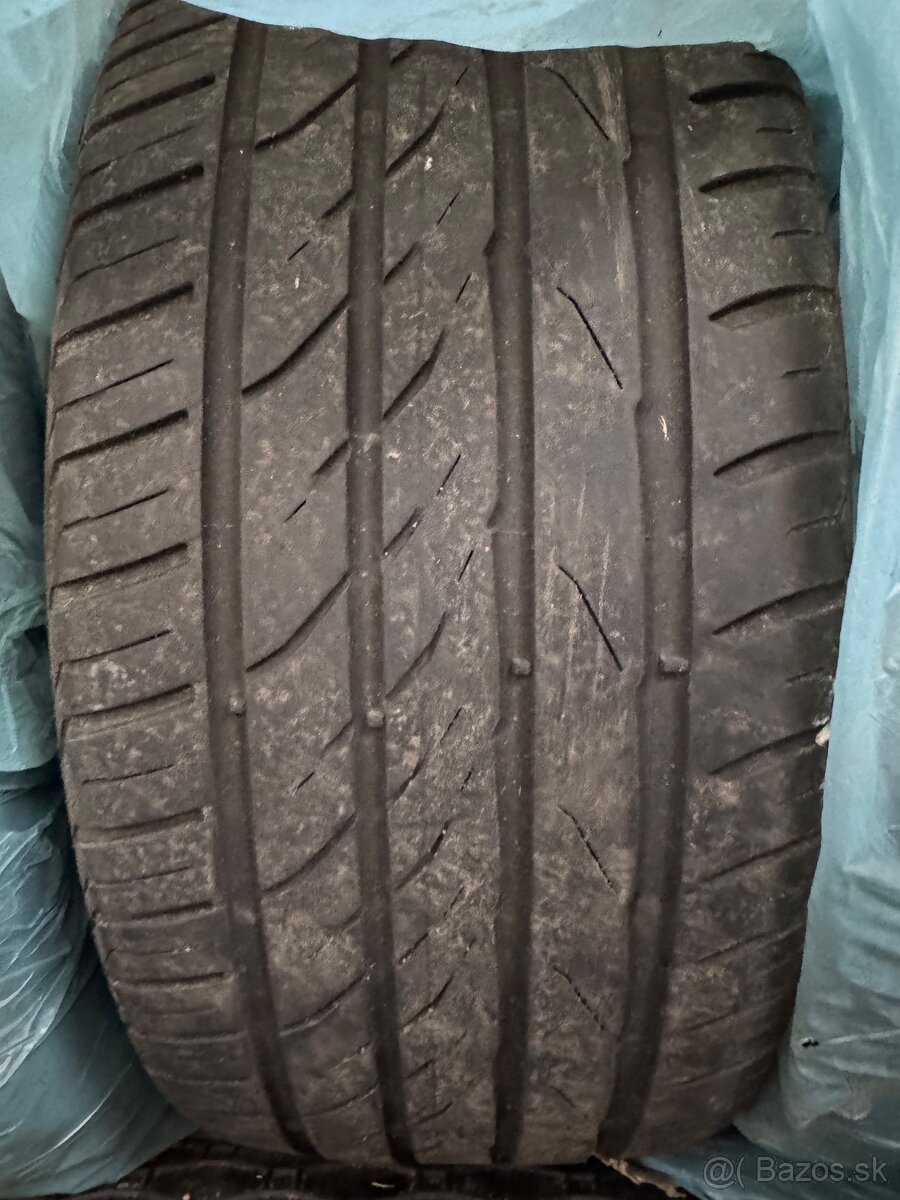 Letné pneu 245/40 r19 - 7