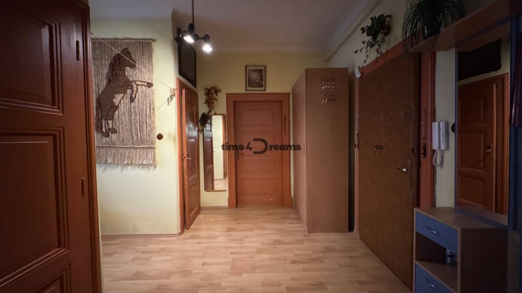 NA PREDAJ 2 izbový byt v historickej bytovke v centre NITRY - 7