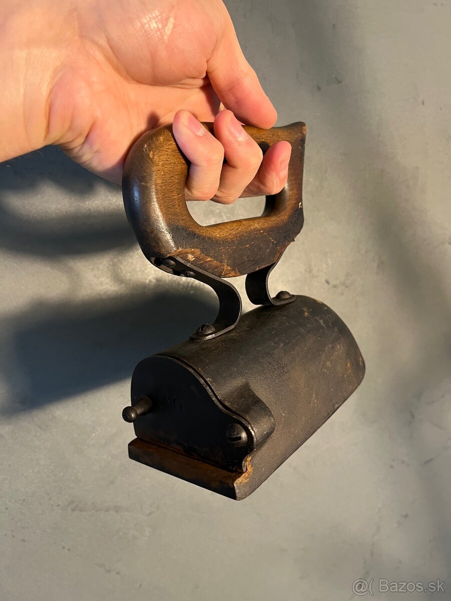 Starožitná žehlička s kameňom I retro I vintage - 7