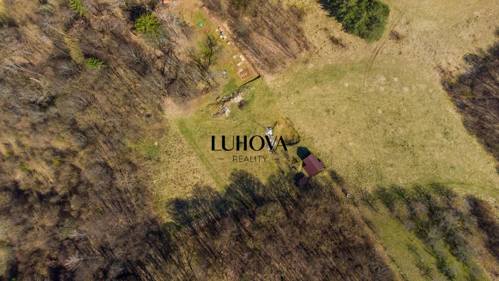 Krásny slnečný pozemok s chatkou - 7