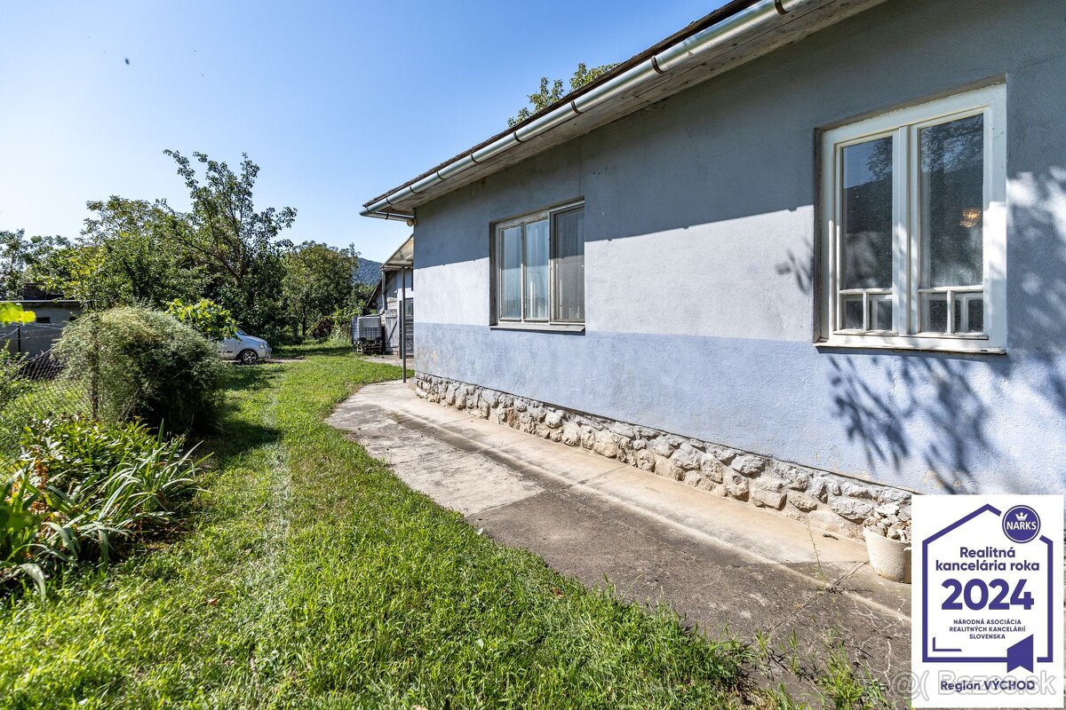 REZERVOVANÝ Rodinný dom v srdci obce Dvorníky - Včeláre - 7