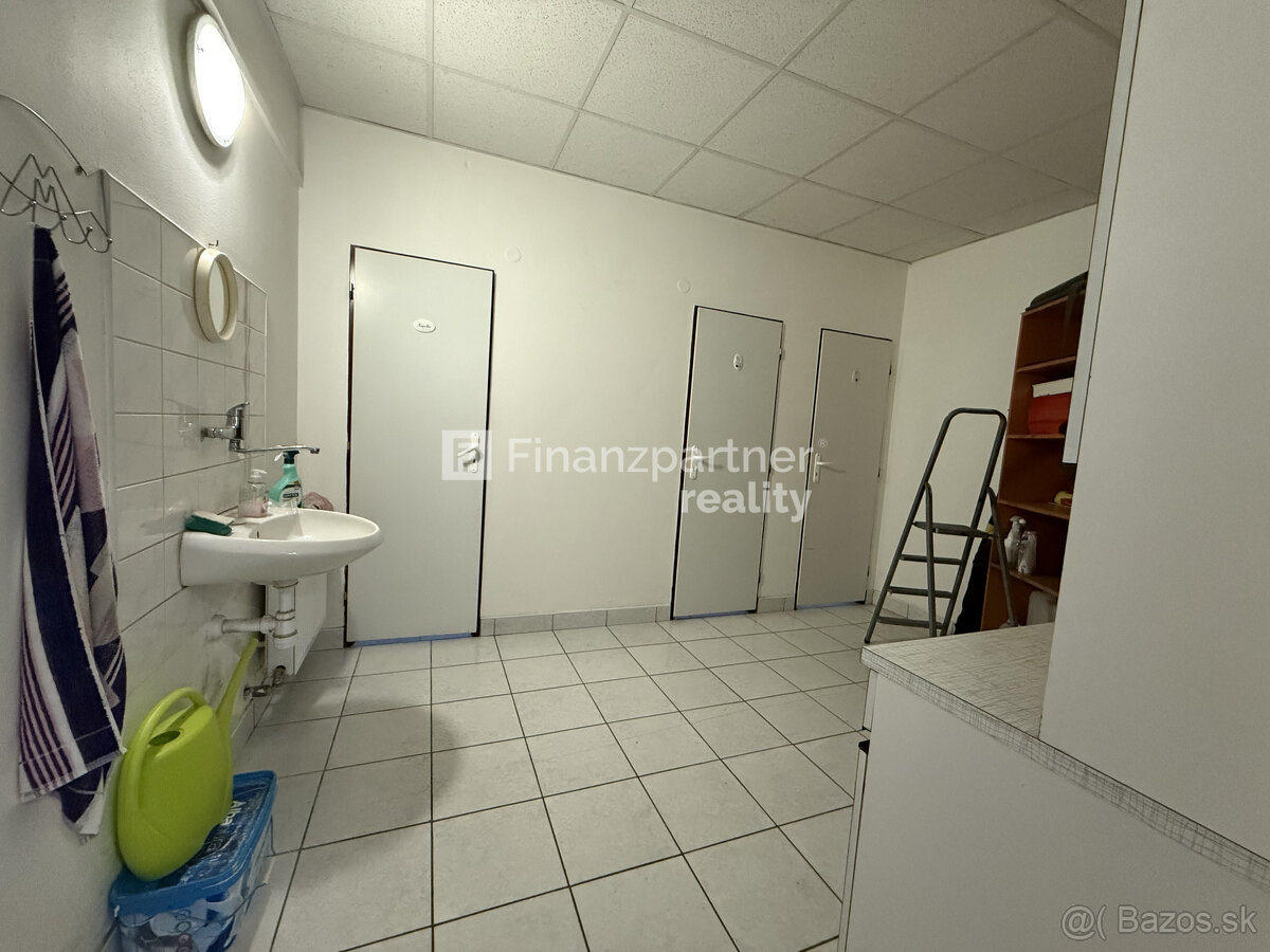 Na prenájom obchodný priestor v meste Štúrovo, pri Dunaji. - 7