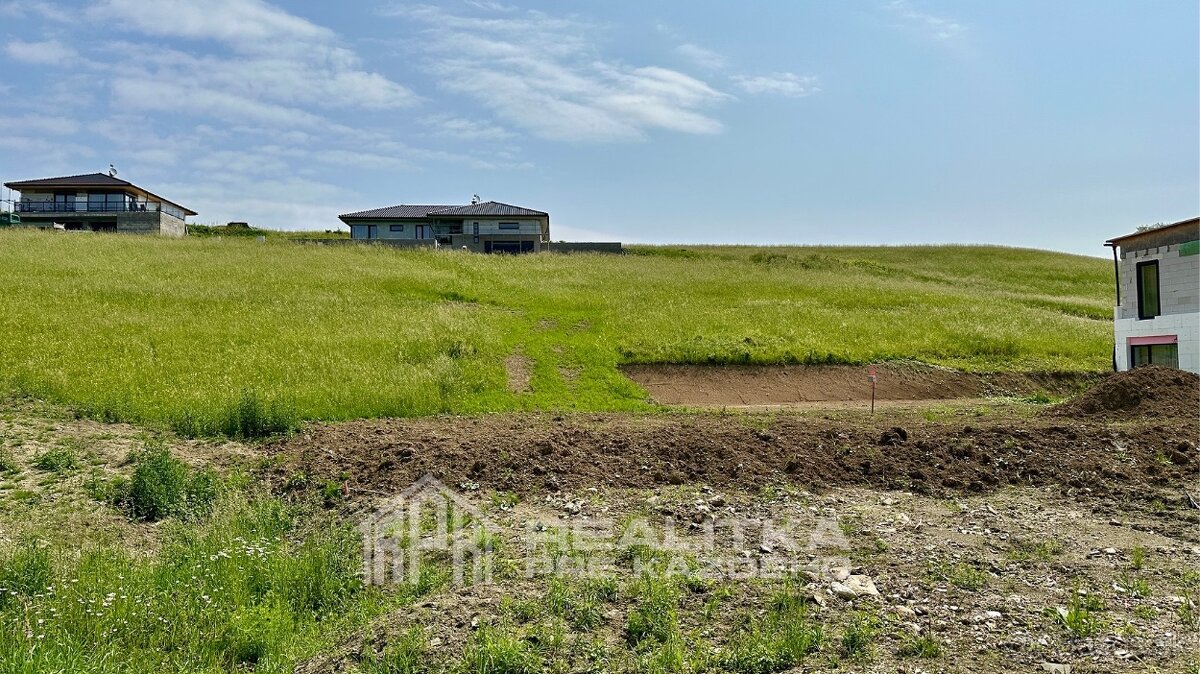 Tichý a slnečný stavebný pozemok Bitarová - 7